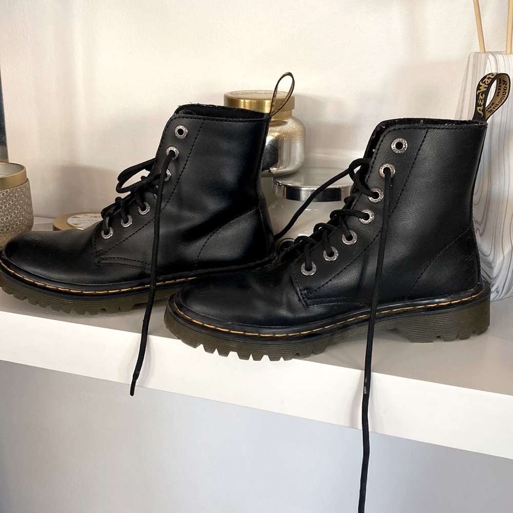 Black doc marten lace up
